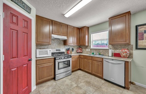 Spring House | Easy Access to Houston, SH 99 Access, Comfortable Home for Families or Work