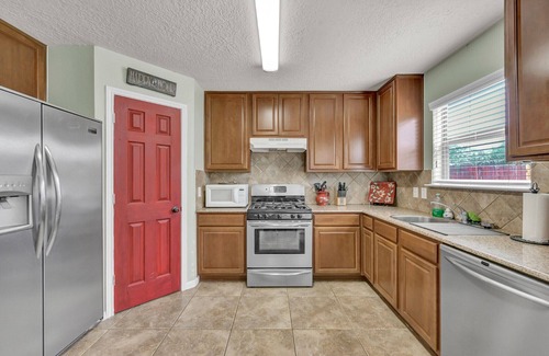 Spring House | Easy Access to Houston, SH 99 Access, Comfortable Home for Families or Work