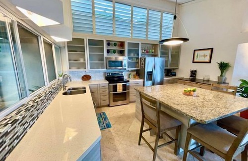 Slob Condo | Easy Breezy @ The Reef Condominiums