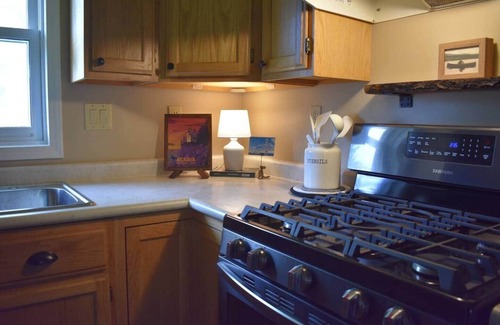 Three Oaks House | Easy walk to downtown Three Oaks