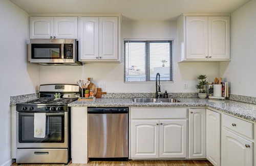 Gilbert Cottage | Easy Walk to Dtwn Gilbert, Family-friendly Oasis!