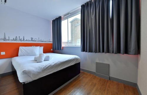 Fairfield Hotel | Easyhotel Croydon