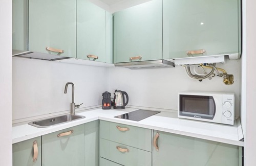 Porta Nuova Apartment | Easylife - Elegant minimal apartment with botanical touches