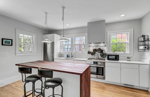 Wilmington Historic District House | Ebert-Artis Cottage - Heart of Downtown