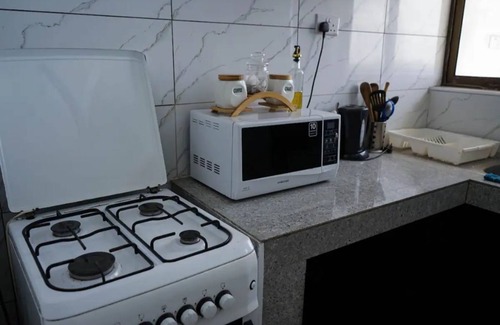 Kinyozi Apartment | Ebony Home 2 Br Wi-Fi Parking Hot shower