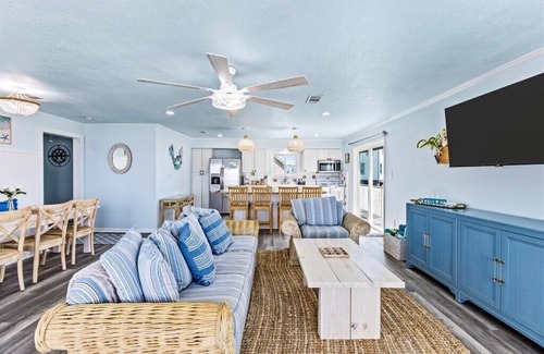 Galveston House | Echoing Pearl- Your Perfect Beach Getaway, Steps Away from the Beach!