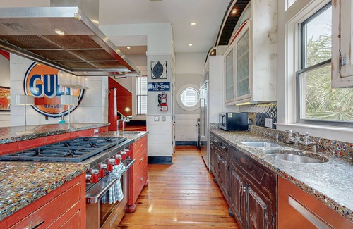 Saint Simons Island Cottage | Eclectic, airy beach cottage w/partial ocean view, private W/D, and pool access