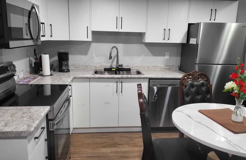 Saskatoon House | Eclectic Palace : Cozy 2 Bedroom basement Suite
