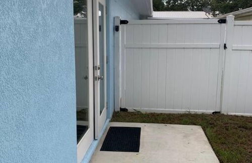 Alta Vista House | Eclectic Sea Turtle Sarasota near Pinecraft, Beach