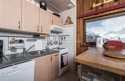 Les Almes Apartment | Eco Apartment with Balcony · Near Slopes & Shops · WiFi · Pets Allowed