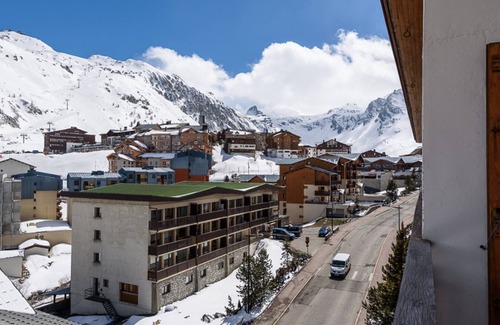Les Almes Apartment | Eco Apartment with Balcony · Near Slopes & Shops · WiFi · Pets Allowed