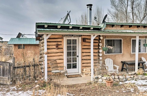 San Cristobal Apartment | Eco Cabin w/ Hot Tub Access - 16 Mi to Taos!