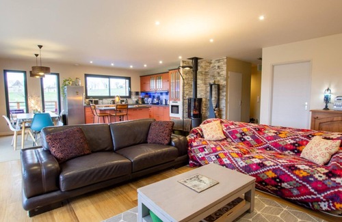 Veyrines-de-Vergt Cottage | Eco-Friendly Wooden House with Private Pool in Scenic Dordogne