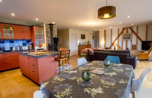 Veyrines-de-Vergt Cottage | Eco-Friendly Wooden House with Private Pool in Scenic Dordogne