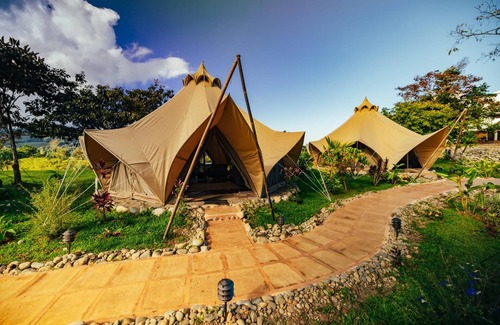 Dominical RV Rental | Eco Luxe Glamping Nest #12 - King Bed at Holos