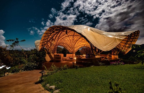 Dominical RV Rental | Eco Luxe Glamping Nest #6 - 2 Queen Beds at Holos