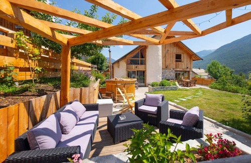 Saint-Martin-de-Queyrieres House | Ecological house 5 minutes from Briancon, 15 people, 2 ears, comfort, SPA