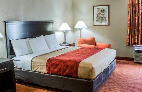 Burlington Cabin | Econo Lodge Burlington I-40