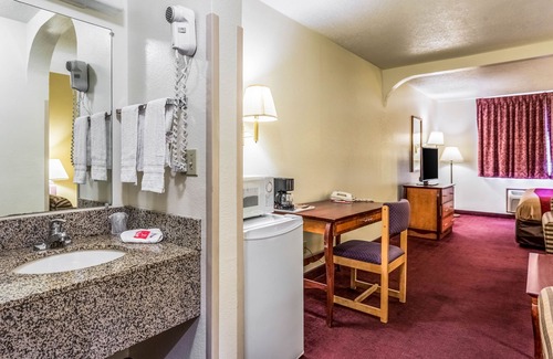 Princess Jeanne Hotel | Econo Lodge Inn & Suites Albuquerque East I-40 Eubank Exit