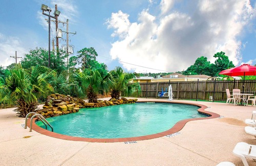 Beaumont Hotel | Econo Lodge Inn & Suites Beaumont