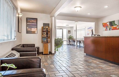 Ridgecrest Hotel | Econo Lodge Inn & Suites near China Lake Naval Station