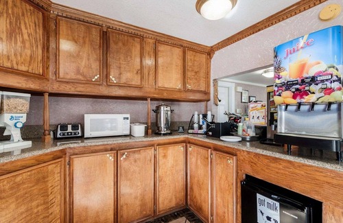 Jasper Hotel | Econo Lodge Jasper