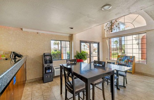 Moreno Valley Hotel | Econo Lodge Moreno Valley