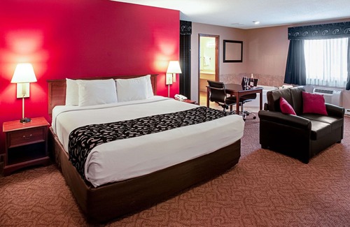Menominee Hotel | Econo Lodge on the Bay