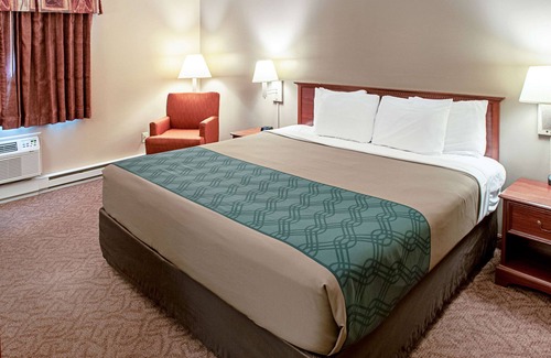 Menominee Hotel | Econo Lodge on the Bay