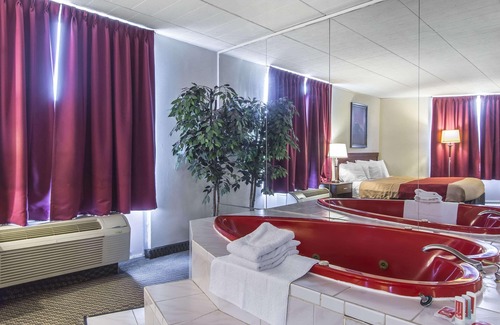 Orillia Hotel | Econo Lodge Orillia