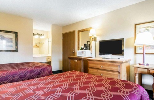 Springfield Cabin | Econo Lodge Springfield I-44