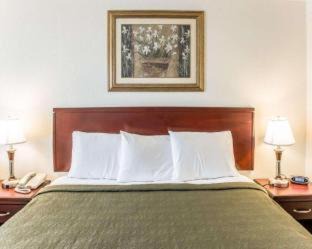 Lloyd Cabin | Econo Lodge