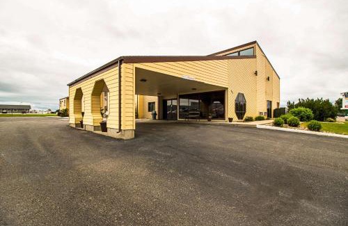 Watertown Cabin | Econo Lodge