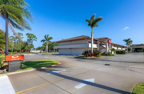 Vero Beach Cabin | Econo Lodge Vero Beach - Downtown