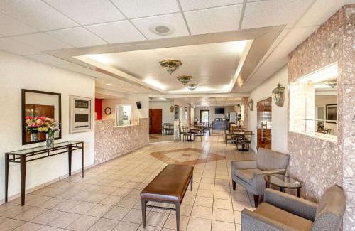 Vero Beach Cabin | Econo Lodge Vero Beach - Downtown