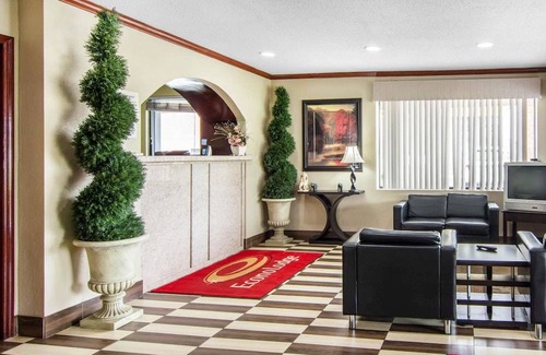 Weldon Hotel | Econo Lodge Weldon - Roanoke Rapids
