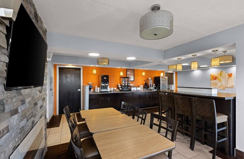 White Pine Hotel | Econo Lodge White Pine Morristown I-81 & I-40 Split