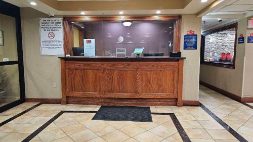 Iselin Cabin | Econo Lodge Woodbridge