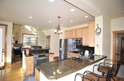 Vista Point House | Economically Priced In Town 4 Bedroom Private Home - 120 Rachel Lane