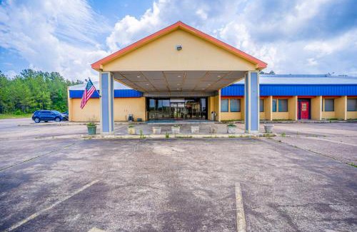 Livingston Hotel | Economy Inn By Townhouse Livingston TX Hwy 59