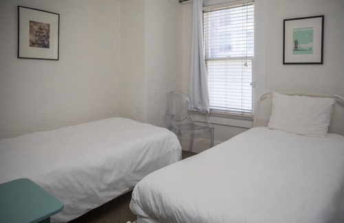 Civic Center Hotel | Economy Twin Room with Private External Bathroom