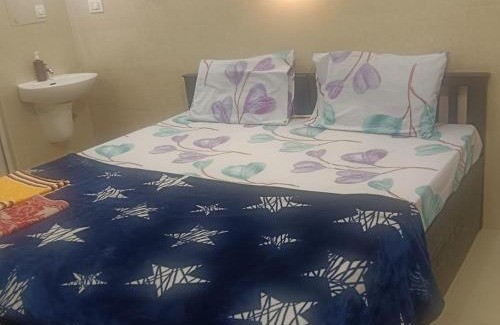 Muvattupuzha Hotel | Edayattu Arcade Golden Tourist Home