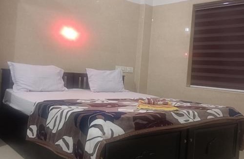 Muvattupuzha Hotel | Edayattu Arcade Golden Tourist Home