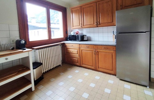 Chamonix City Centre Apartment | Edelweiss 2 Apartment - central apartment that sleeps 6, parking, wifi