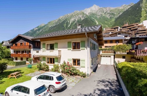 Chamonix City Centre Apartment | Edelweiss 2 Apartment - central apartment that sleeps 6, parking, wifi