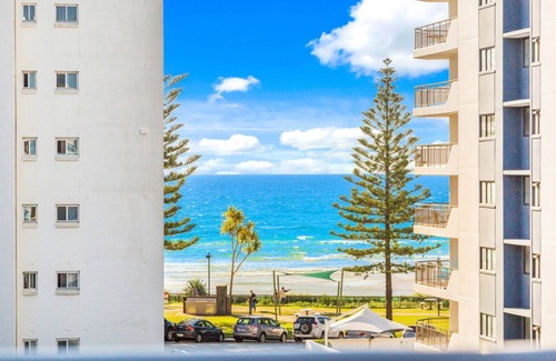 Coolangatta Apartment | Eden Apartments Unit 501 Modern 2 bedroom apartment easy walk to Greenmount Beach and Rainbow Bay