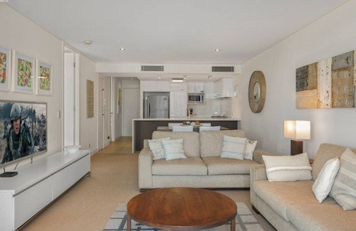 Coolangatta Apartment | Eden Apartments Unit 401 Modern 2 bedroom Apartment Close to the Beach in Rainbow Bay - Free Wifi