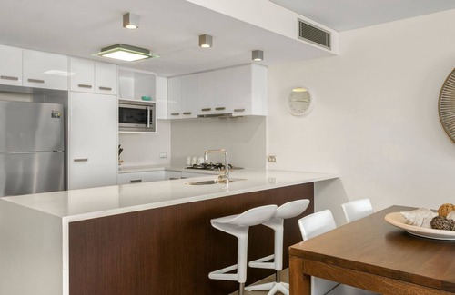 Coolangatta Apartment | Eden Apartments Unit 401 Modern 2 bedroom Apartment Close to the Beach in Rainbow Bay - Free Wifi
