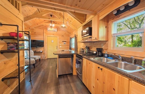 Lookout Valley Neighborhood Association Apartment | Eden Cabin | Forested Tiny Home on Lookout Mtn.