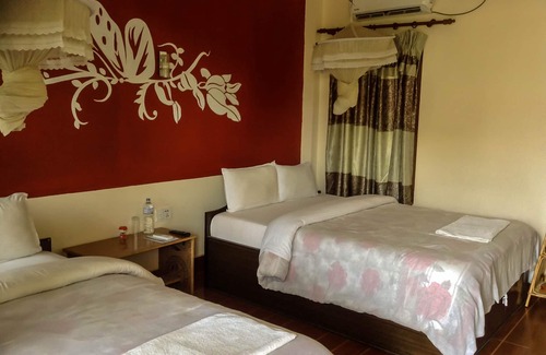 Sauraha Hotel | Eden jungle resort is one of the finest jungle resort in chitwan with garden.